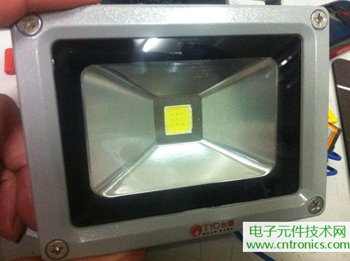 【拆解】9.9包郵10W LED射燈電源拆解改造篇